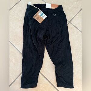 TASC Compression Capri Leggings NWT